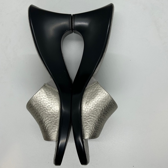 Bandolino Metallic Silver Heeled Slides Size 8 - Picture 8 of 12